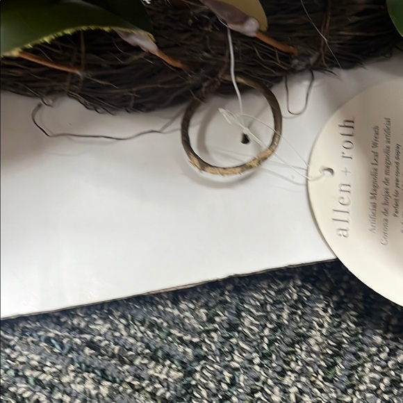 Artificial Magnolia Green Leaf Wreath - Picture 11 of 12